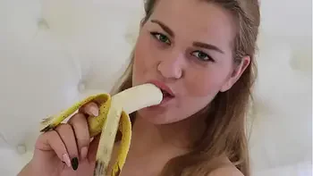 Huge Natural Tits babe Blow Banana and Masturbate