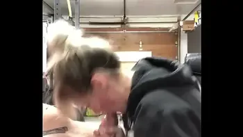 Fucking my thick hairdresser, mase619 gives a tip!