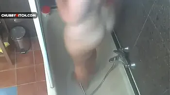 Fat ass soapy teen comes hard in a bathtub