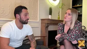 Kelly, blonde atomique, recherche du sexe hard...et le trouve