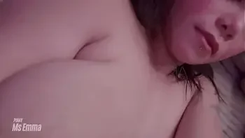 Bokep indonesia Istri Payudara Besar Terangsang Selingkuh Berselingkuh dan membiarkan pria sebelah meniduri vaginanya yang berbulu sementara suaminya sedang beristirahat di ruangan lain