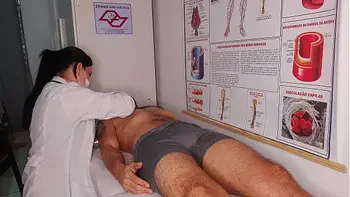 Ereção na frente da enfermeira