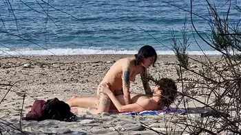 Beach sex between two passionate lovers. Female Squirting Orgasms at 7.40 and 13.25 - - Video shot with my new telephoto lens