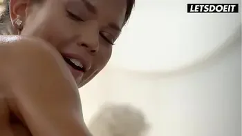 Thicc PAWG Chloe Lamour Turns Massage Into Romantic Sex - WHITEBOXXX