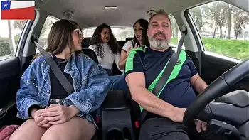 A modelo Infinitha pegou uma carona em Santiago do Chile mamou nas ruas da cidade