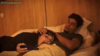 Tengo sueño hermanastro, dejame acostarme en tus piernas, pero no metas tu pene en mi boca por favor!!