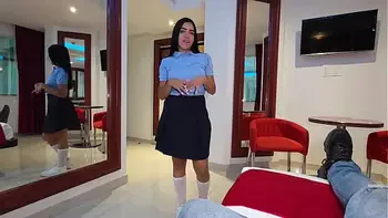 Video porno de una estudiante uniformada