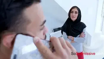 Babe in hijab gets schooled