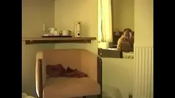 Dobry przyjaciel męża pieprzy jego żonę!