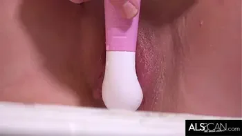 Petite Teen Spreads Long Lips to Tease Clit in Shower