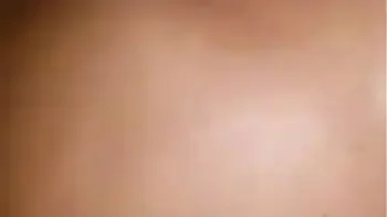 Mi sueño realidad: me cogí a mi hermanastra en su cama durante la noche