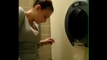 Quickly cum in the toilet