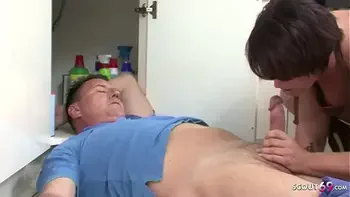 Einsame HAUSFRAU schnappt sich Handwerker zum Ficken Deutsch - German Mature