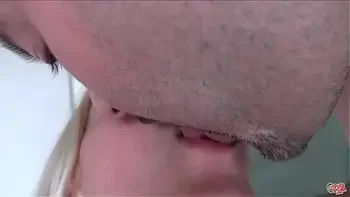 Rellenando de lefa a la checa