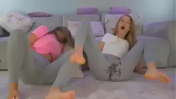 Lesbianas masturbándose