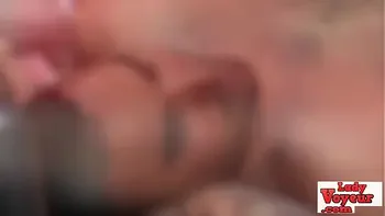 Stunning voyeur babe masturbates for loser