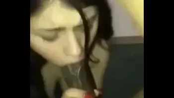 Babando e gemendo enquanto mama!