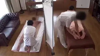 Asian wife cheating in massage place