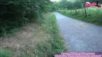 Türkische Muslim Mutter macht Usertreffen outdoor und lässt sich in den Mund Pissen