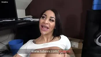 VISIT-X | Ebony: Junge schwarze Studentin kriegt Sperma in die Fresse