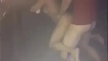 Esposa putinha na BALADA LIBERAL, transando no camarote com novinho. Depois foi pegar uma bebida no bar outro amigo pegou ela apoiada no balcão do bar. Cornodapimenta filmando tudo.