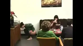 Pinkeln im Wohnzimmer