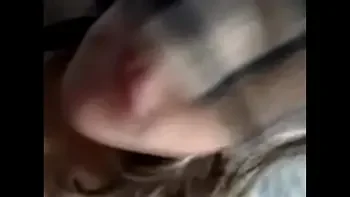 legata la ochi si cu acadeaua cea mare in guritza