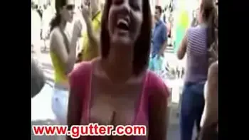 A chick dancing really sexy