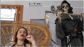 Urbex Novela - Mostro Il Mio Culo Sodo Agli Haters