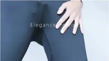 She Masturbates In Her Leggin In The Lockers Of The Sports Room