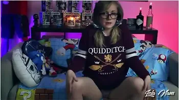 Leianam, Geek Francaise Se Fait Jouir Avec Un Gros Gode, Creamy