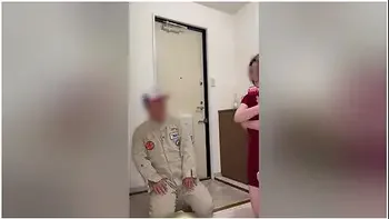 宅配便の配達員にエロい目て見つめられた変態巨乳m熟女かいきなりオーカスム潮吹き我慢てきすに下着姿て垂れ流し日本人/巨乳/美人/ハイハン/潮吹き/流出tンハ個人撮影