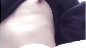 Bed Gasm In 寝起きちくひスウェットの上から乳首ホチッ 貧乳オtニー Japanese Nipple Masturbation In Bed Orgasm