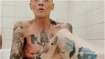 Mommymisfit Shaving & Bathing In A Thunderstorm