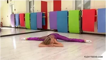 Mature Blonde Sexy Flexible Babe Elza Nagyi