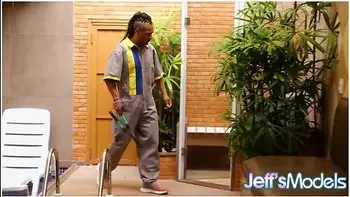 Super Big Black Plumper Bianca BomBom Seduces The Hung Gardener