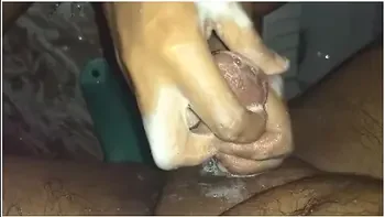 सैक्सी इडियन वाइफ ने अपने पति को हैंडजॉब दी 10 Min