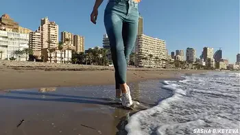 Wet shoot on a public beach with Crazy Model. Risky outdoor masturbation. Foot fetish. Pee in jeans.