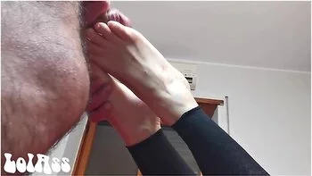 He Jerks Off On The Soles Of My Feet, Gives A Great Cumshot And Licks Them Good! (cam 2) - Sega Con Piedi