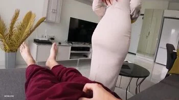 Step Mom Helps Step Son Cum On Her Big Round Ass After Catching Him Hard