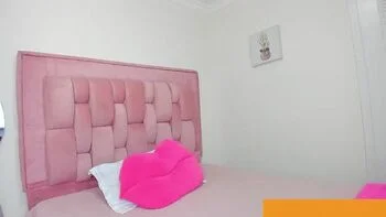 Teen Amateur Wife Films Her Intense Orgasm Squirting in Homemade Video