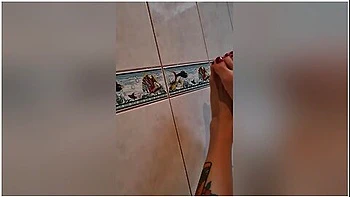 Bubble Bath Feet With Melissa Johnson