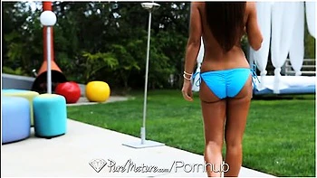 Hd Super Hot Milf Lisa Ann Seduces Poolboy