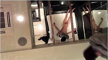 顔面放尿m男に大量おしっこ調教するキャル女子生　ふっかけ飲尿合法 Legal