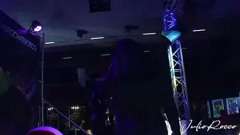 Las hermanas Ortega follando un pollón en público