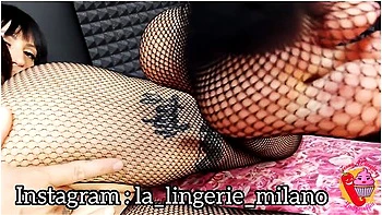 Ladymuffin And The Onesie With Holes