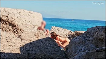 Handjob Slut Beach: Dickflash For A Slutty Little Bitch And She Cant Resist To Make Me Cum