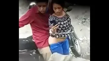 A Escondidas En Una Moto