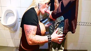 Steamy Threesome In Motion On The Go