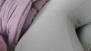 Nicoletta bathes all her yogapants in a public park do you want to see?